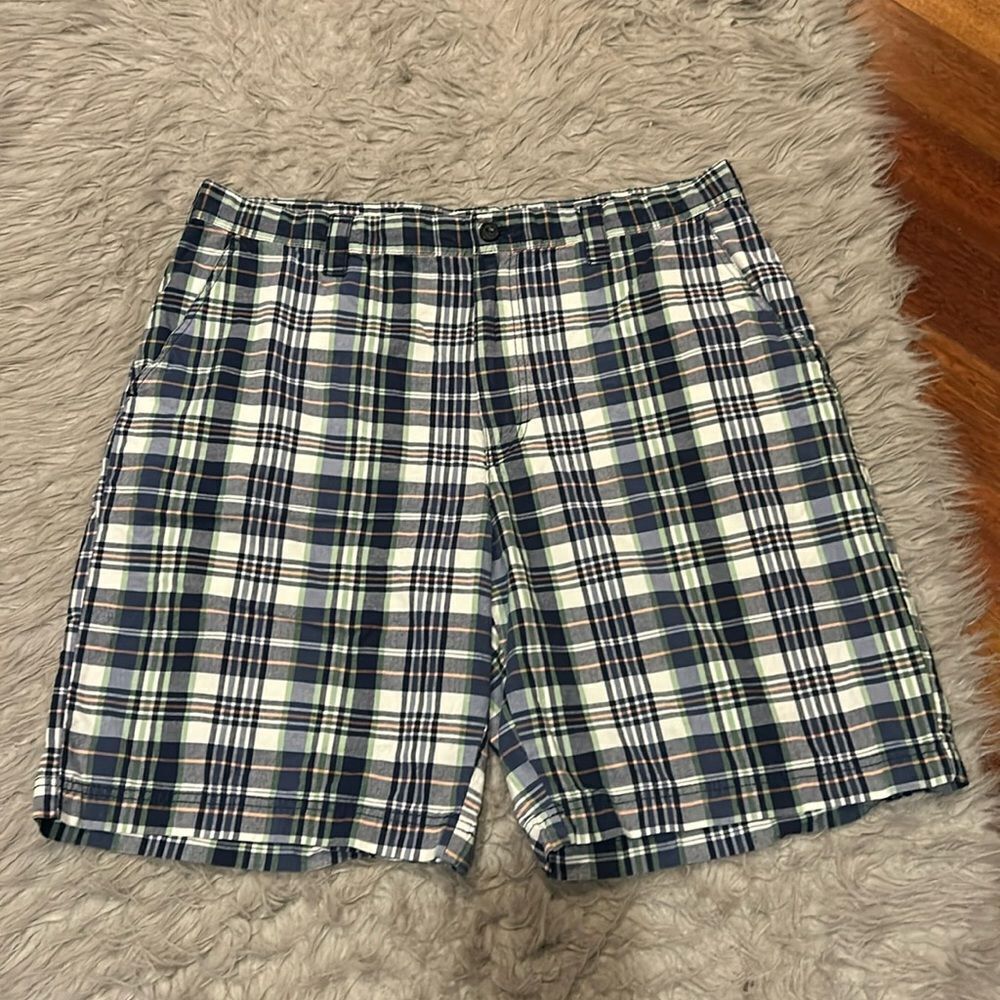 Izod‎ men’s blue, green and white plaid cotton shorts